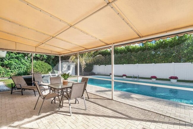 Building Photo - 518 Gardenia Terrace