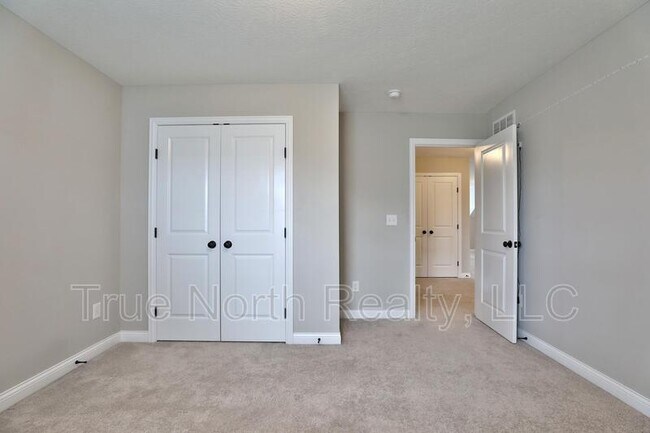 Building Photo - 1412 Leesland Dr