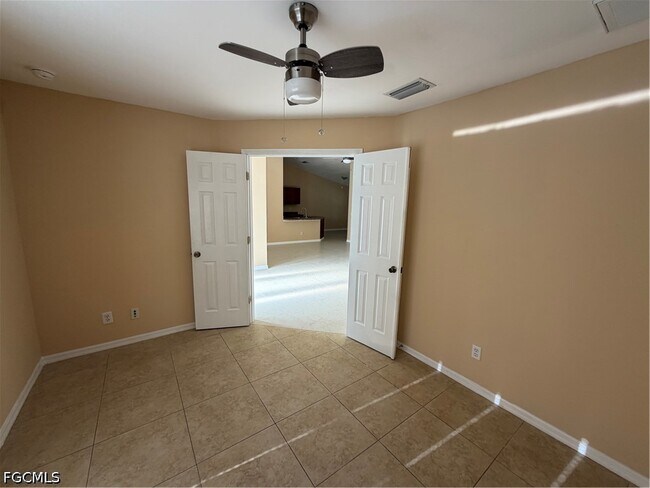 Building Photo - 905 SW 8th Ct