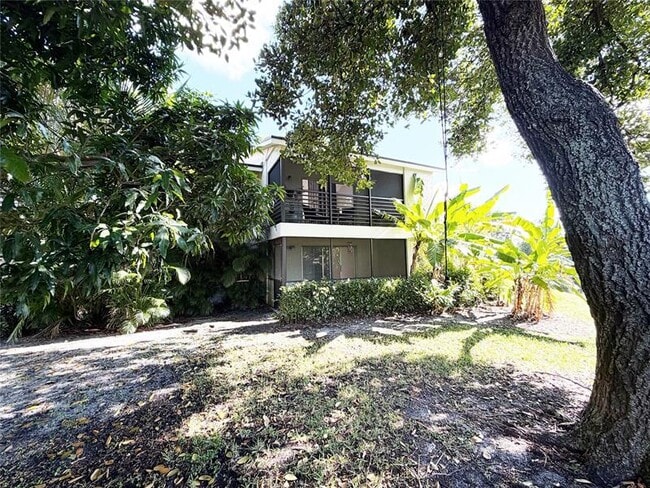 Building Photo - 709 Gardens Dr