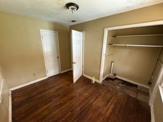 Building Photo - 4071 Grey Rd