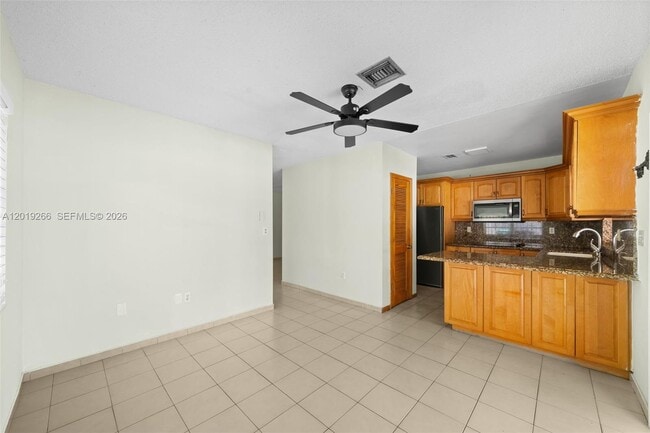 Building Photo - 13 SW 97th Pl