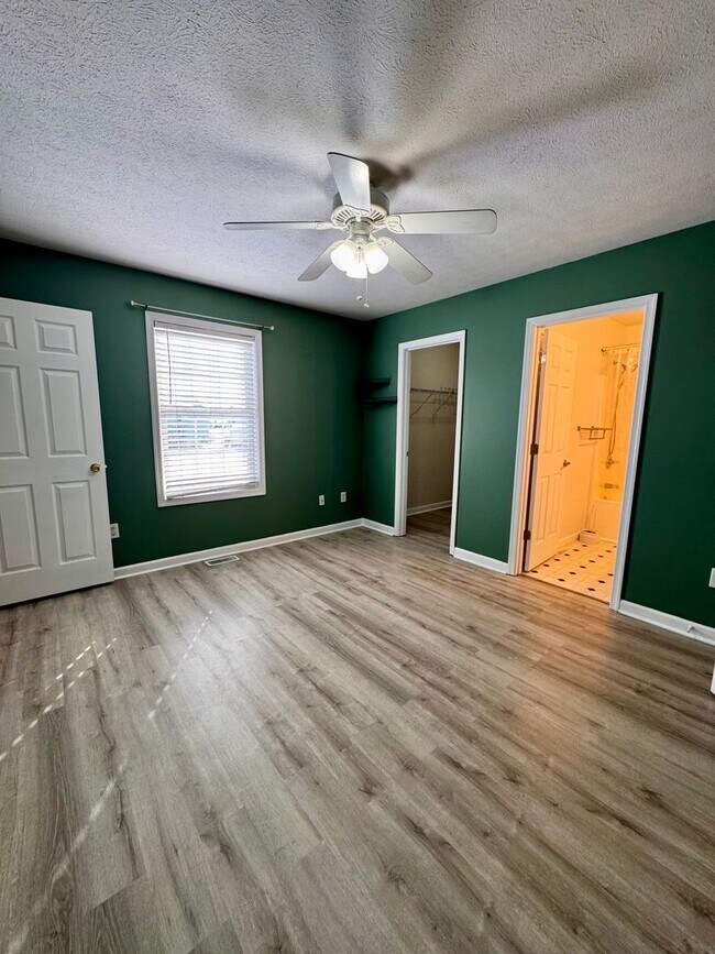 Building Photo - House for Rent in Broadway