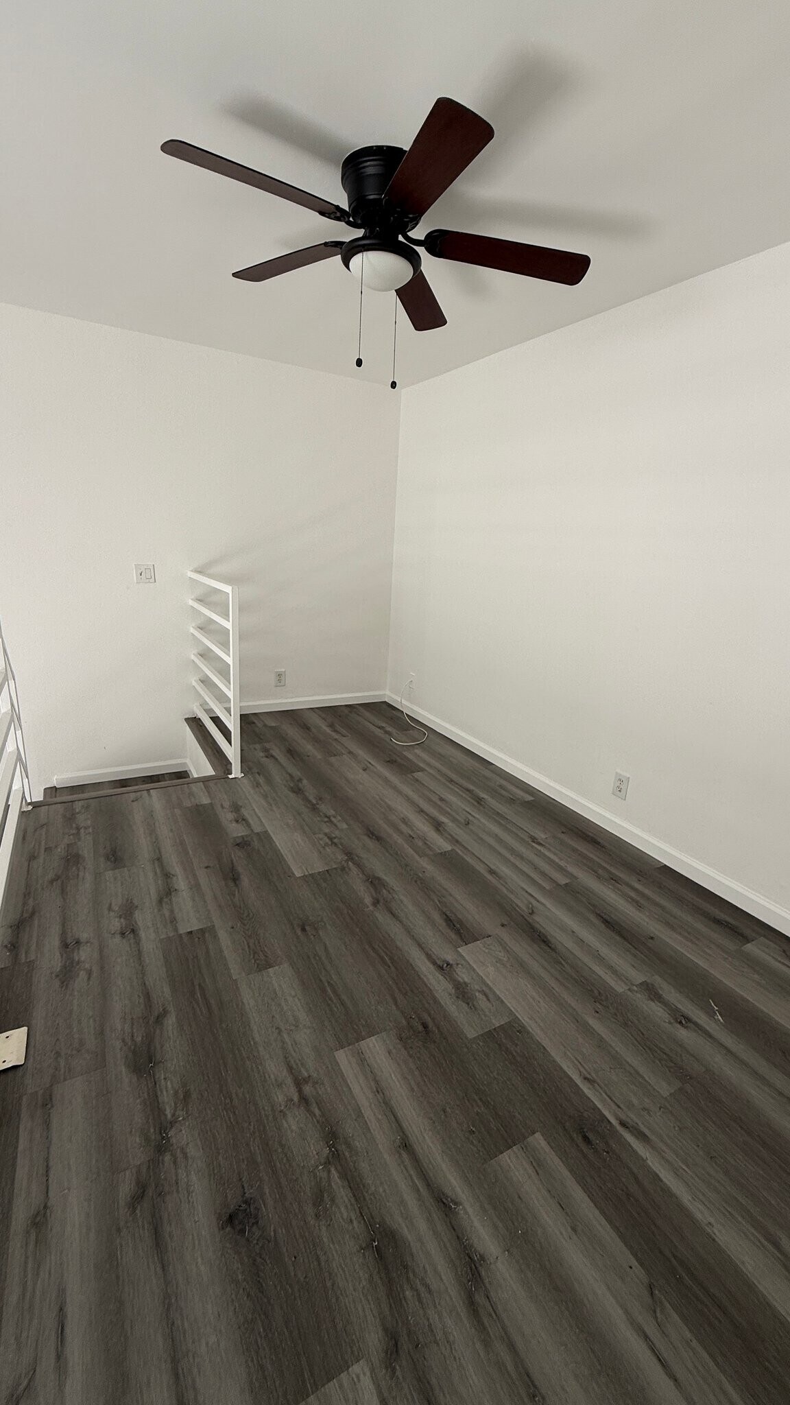 Building Photo - 7044 Hawthorn Ave