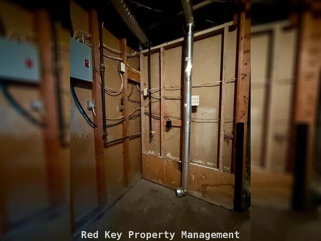 Building Photo - Utah Ave Triplex #2