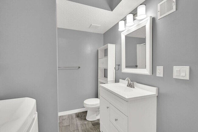 Building Photo - Beautifully Updated 4-Bedroom Home in Syracuse!