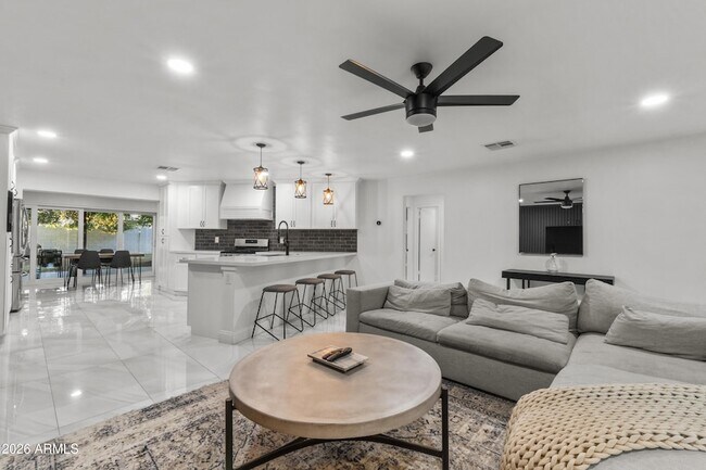 Building Photo - 3938 E Cheery Lynn Rd