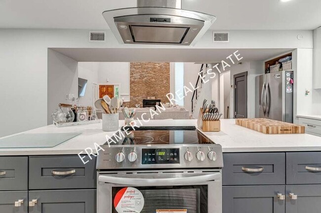 Building Photo - 2037 Lewis Turner Blvd