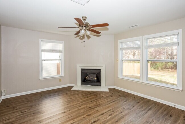 Building Photo - 8804 Old Potters Rd