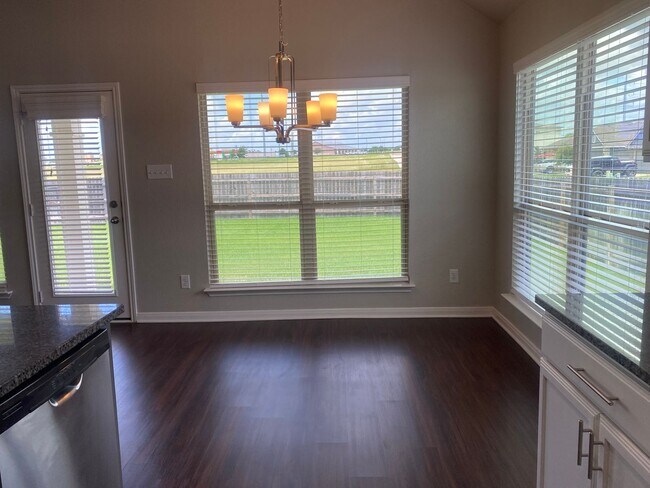 Building Photo - 4 BEDROOM CORNER LOT