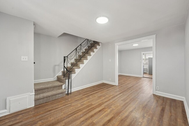 Building Photo - 3 Bedroom, 1.5 bath townhome