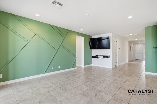Building Photo - 6926 W Winston Dr