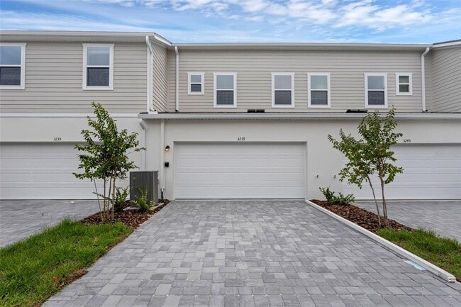 Building Photo - 3239 Gardenia Reserve St