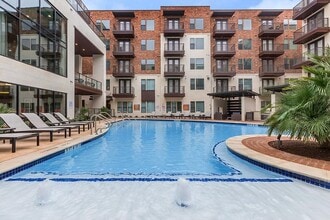 Building Photo - 2515 Elmont Dr