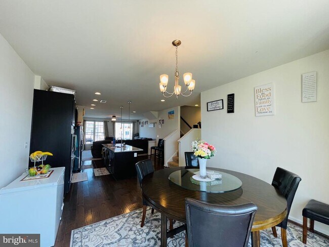 Building Photo - 419 Foxglove Way