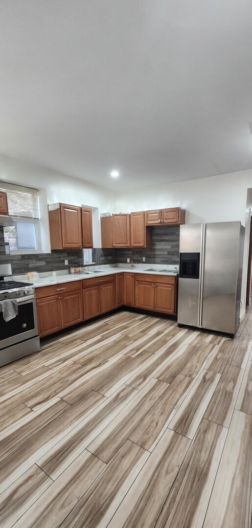 Building Photo - 1453 N Lotus Ave