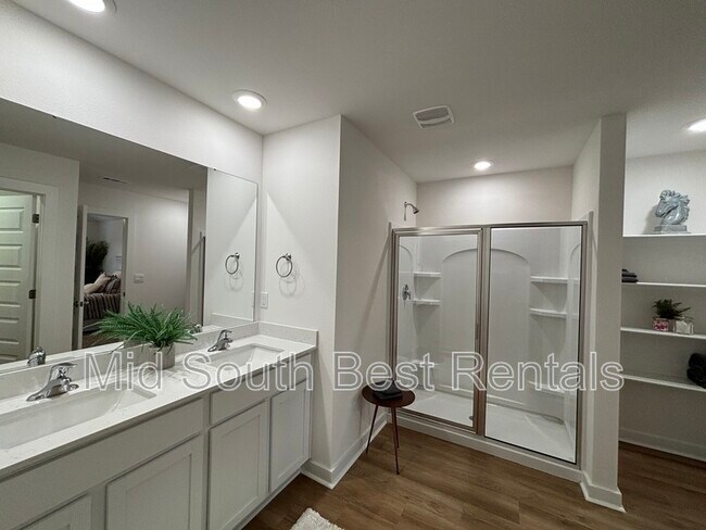 Building Photo - 260 Alyece Ln