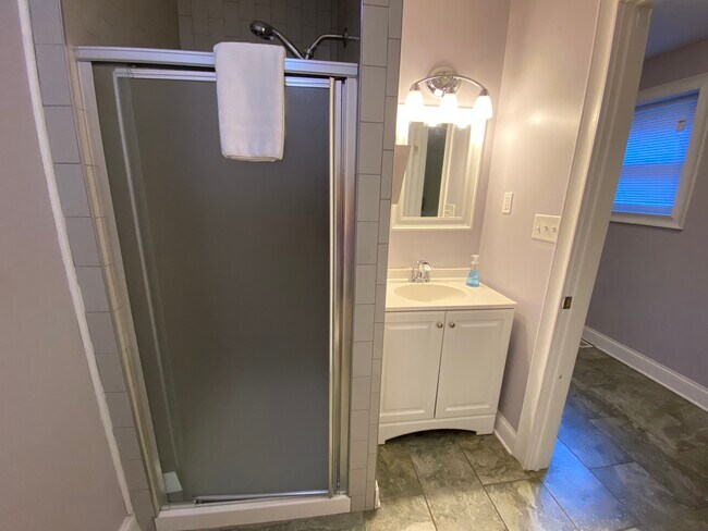 Bathroom 2 - 907 E Carson St