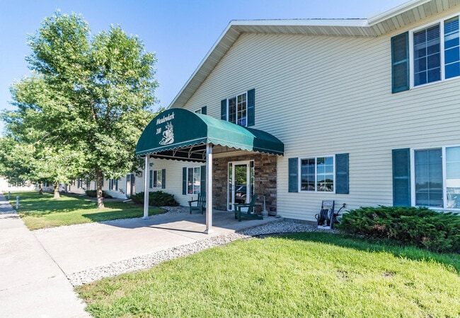 Exterior - Meadowlark Apartments