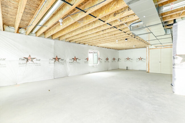 Building Photo - 4728 E Lake Corner Dr