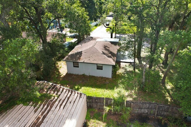 Building Photo - Spacious 4bdrm/1bath House ** $1,995.00 **...