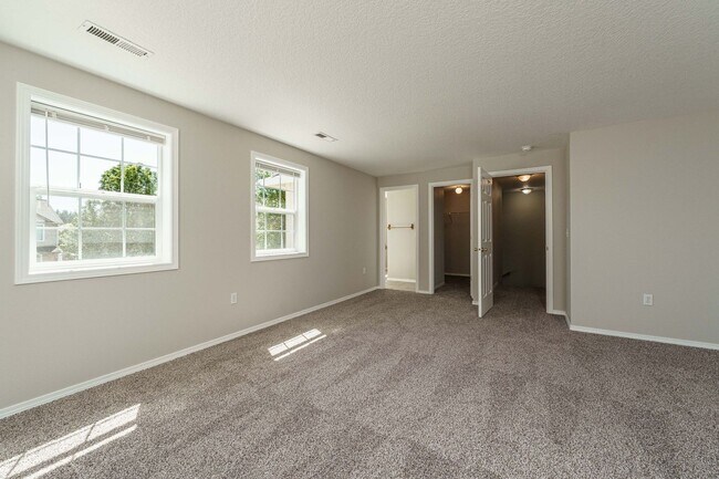 Building Photo - Your Next Home Awaits! 4BR/2.5BA with Fenc...