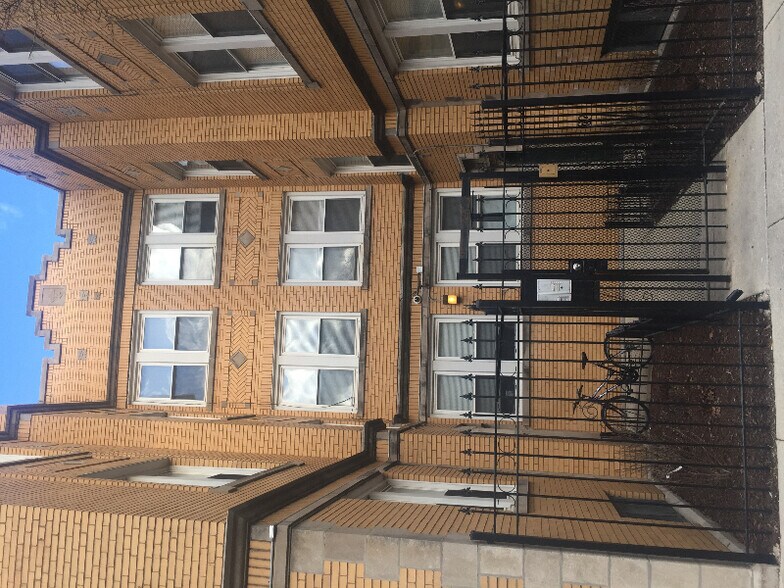Building Photo - 2355 N Kenneth Ave