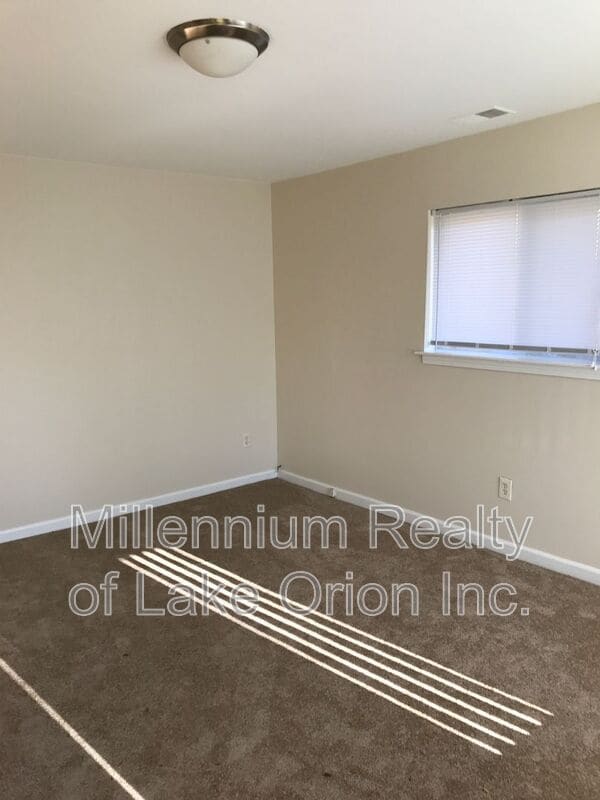 Building Photo - 176 W Princeton Ave