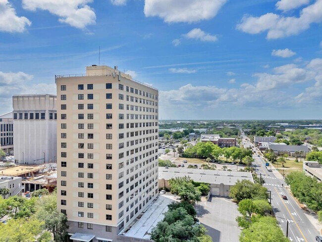 Building Photo - 311 W Ashley St