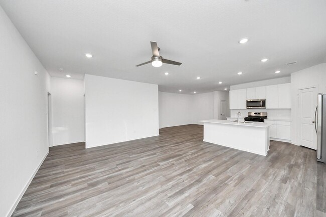 Building Photo - 6003 Bella Breeze Dr