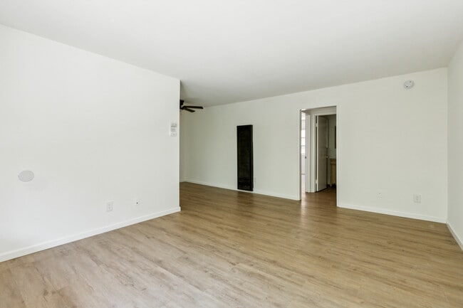 Building Photo - 8800 Cedros Ave