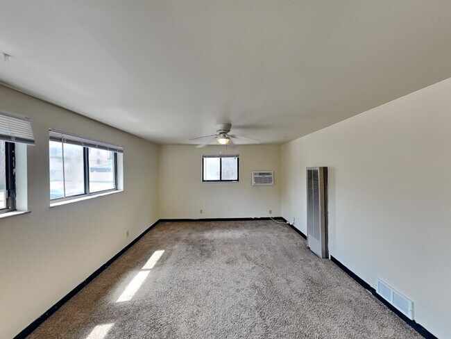 Building Photo - 107 E 16th Ave