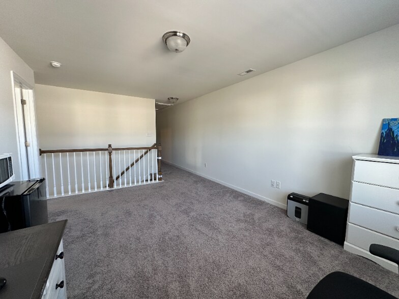Building Photo - 4001 Tin Roof Way
