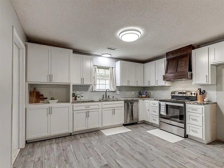 Building Photo - 4709 Newport Dr