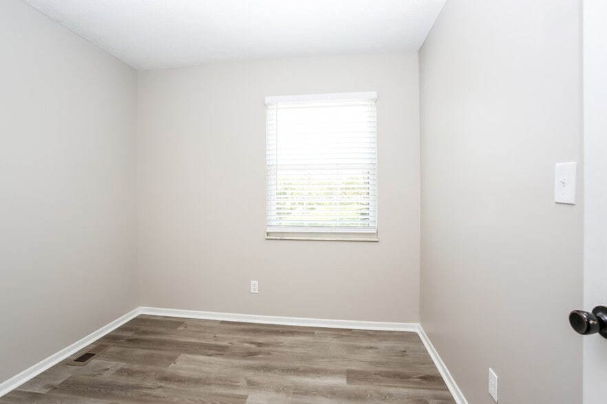 Building Photo - 3524 En-Joie Dr