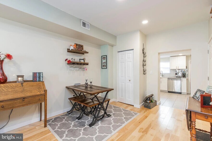 Building Photo - 1808 S Chadwick St