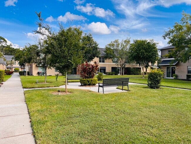 Building Photo - Gorgeous 3-bedroom, 2 1/2-bath End Unit To...
