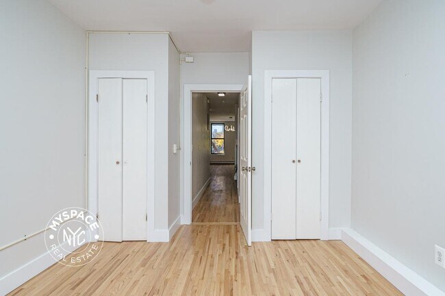 Building Photo - 147 9th St