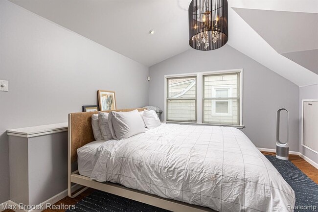 Building Photo - 328 George St