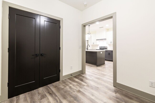 Building Photo - Modern Living Meets Walkable City Charm in...