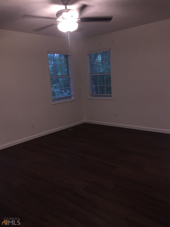 Building Photo - 653 Covecrest Dr