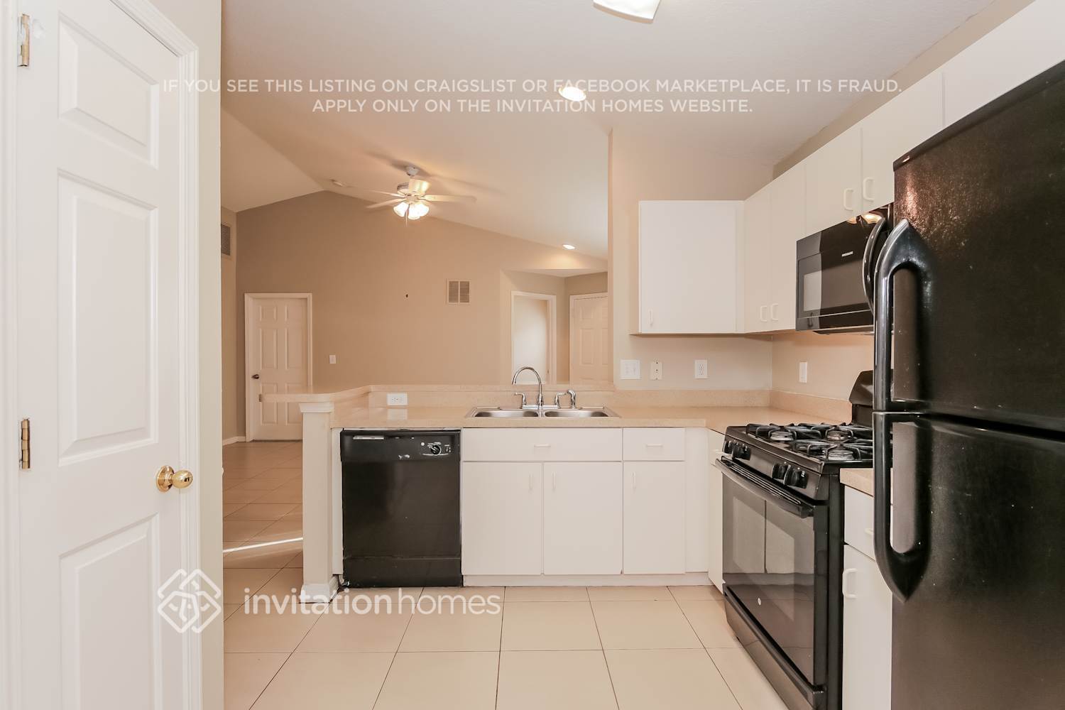 Building Photo - 10353 Lakeside Vista Dr