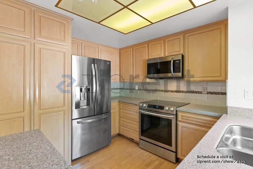 Building Photo - 11051 Firethorne Dr