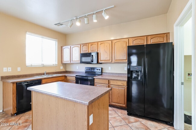 Building Photo - 14944 N 174th Dr
