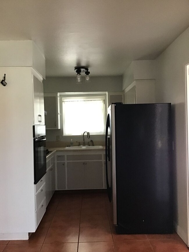 Building Photo - 3 Bedroom Home - Move in Special $200.00 o...