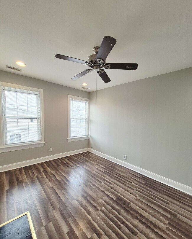 Building Photo - 2820 Q St