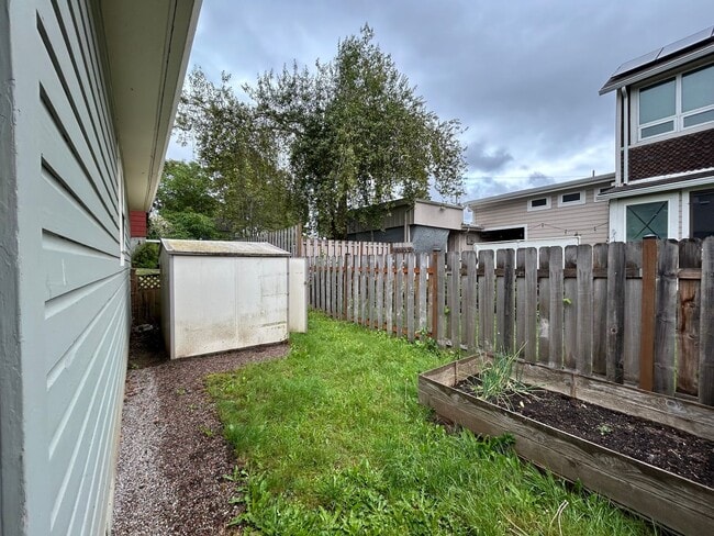 Building Photo - Tranquil 1 Bed, 1 Bath House!