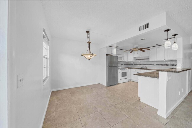 Building Photo - 2049 Hythe A