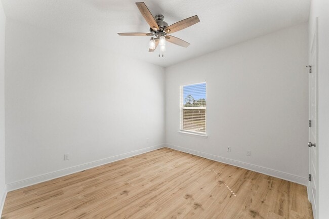 Building Photo - 115 Piper Cv