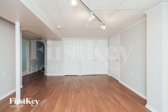Building Photo - 9002 Poplar Rd